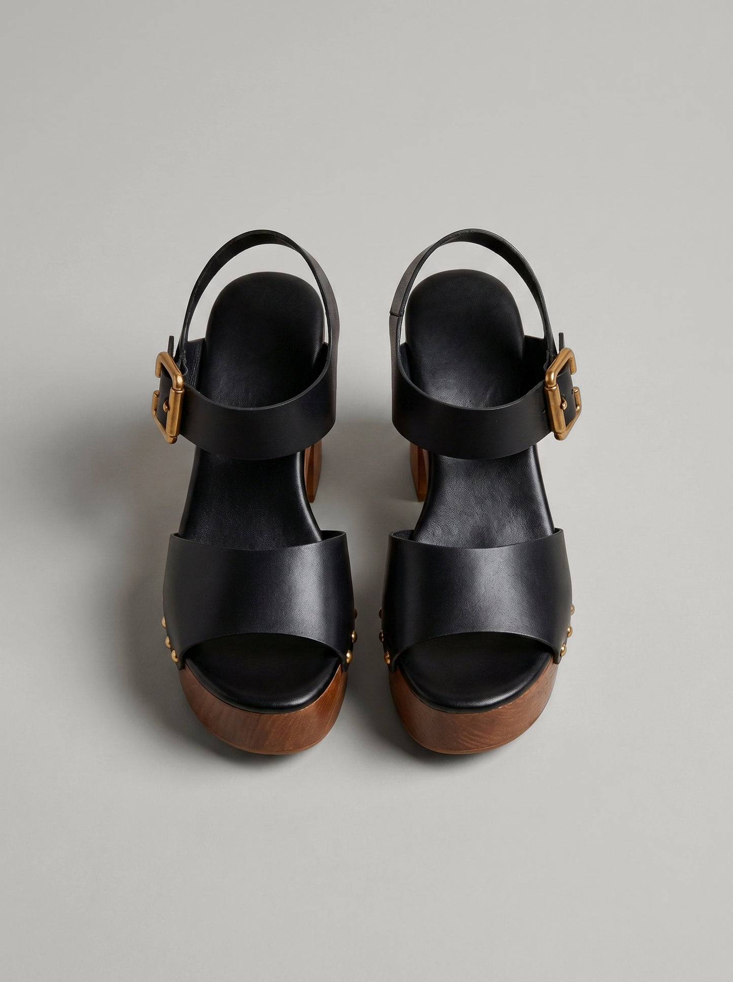 Capsule - Neomi Black