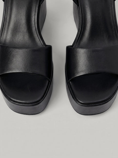 Capsule - Mia Black