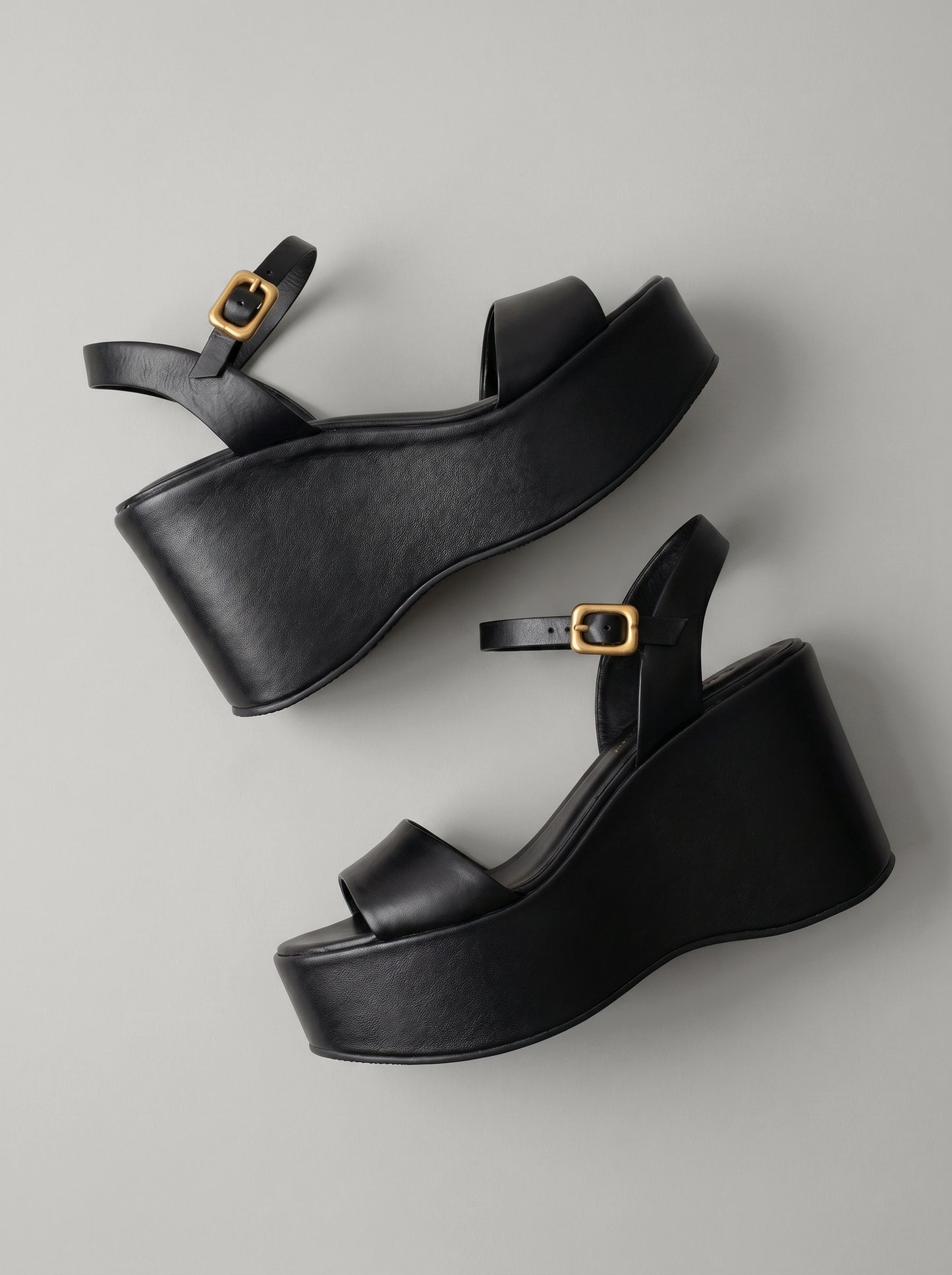 Capsule - Mia Black