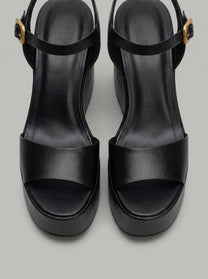 Capsule - Mia Black