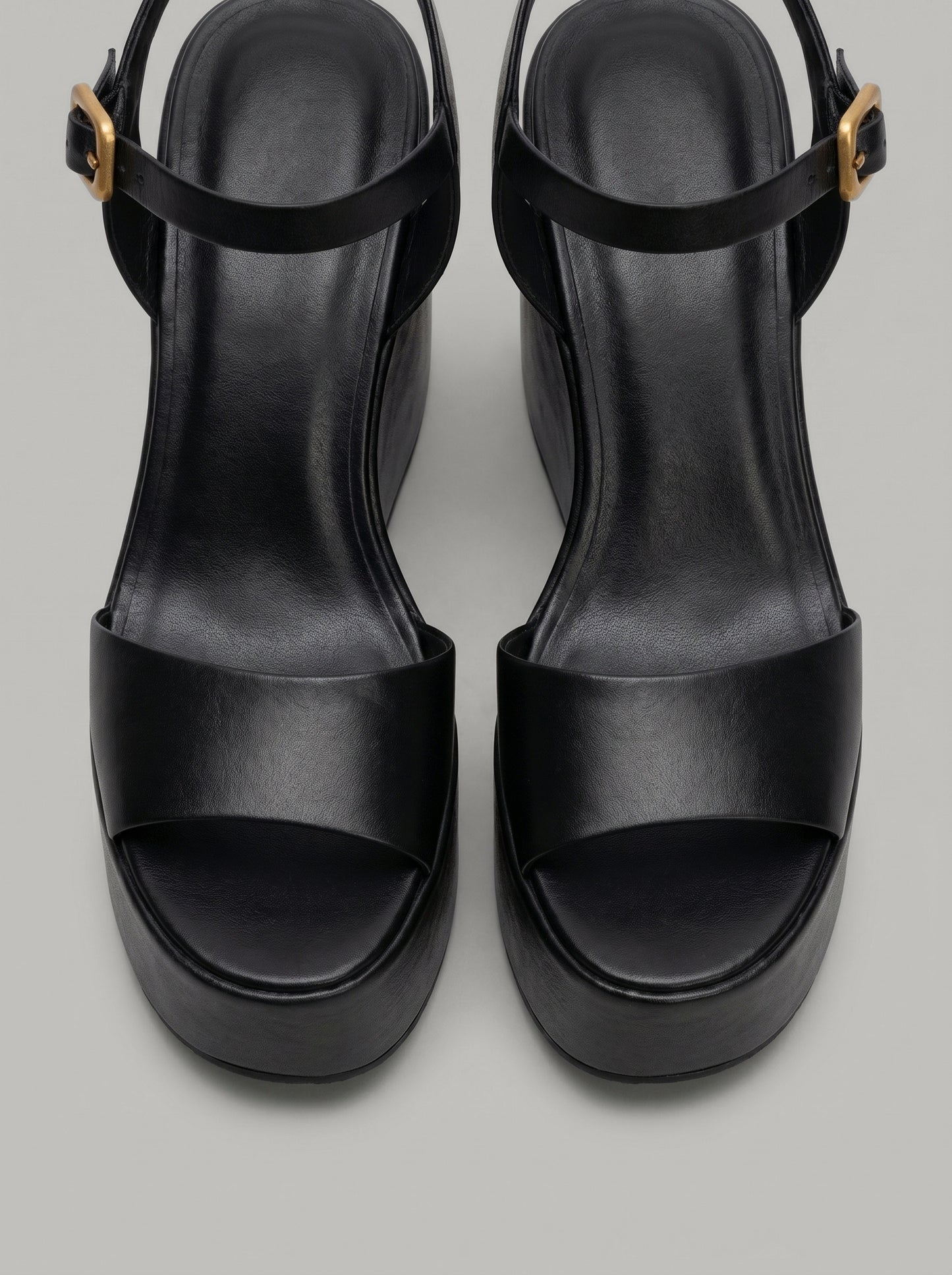 Capsule - Mia Black