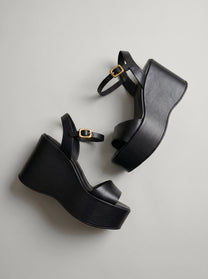 Capsule - Mia Black