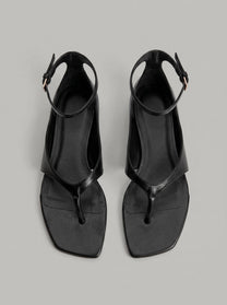 Capsule - Liam Black Flat