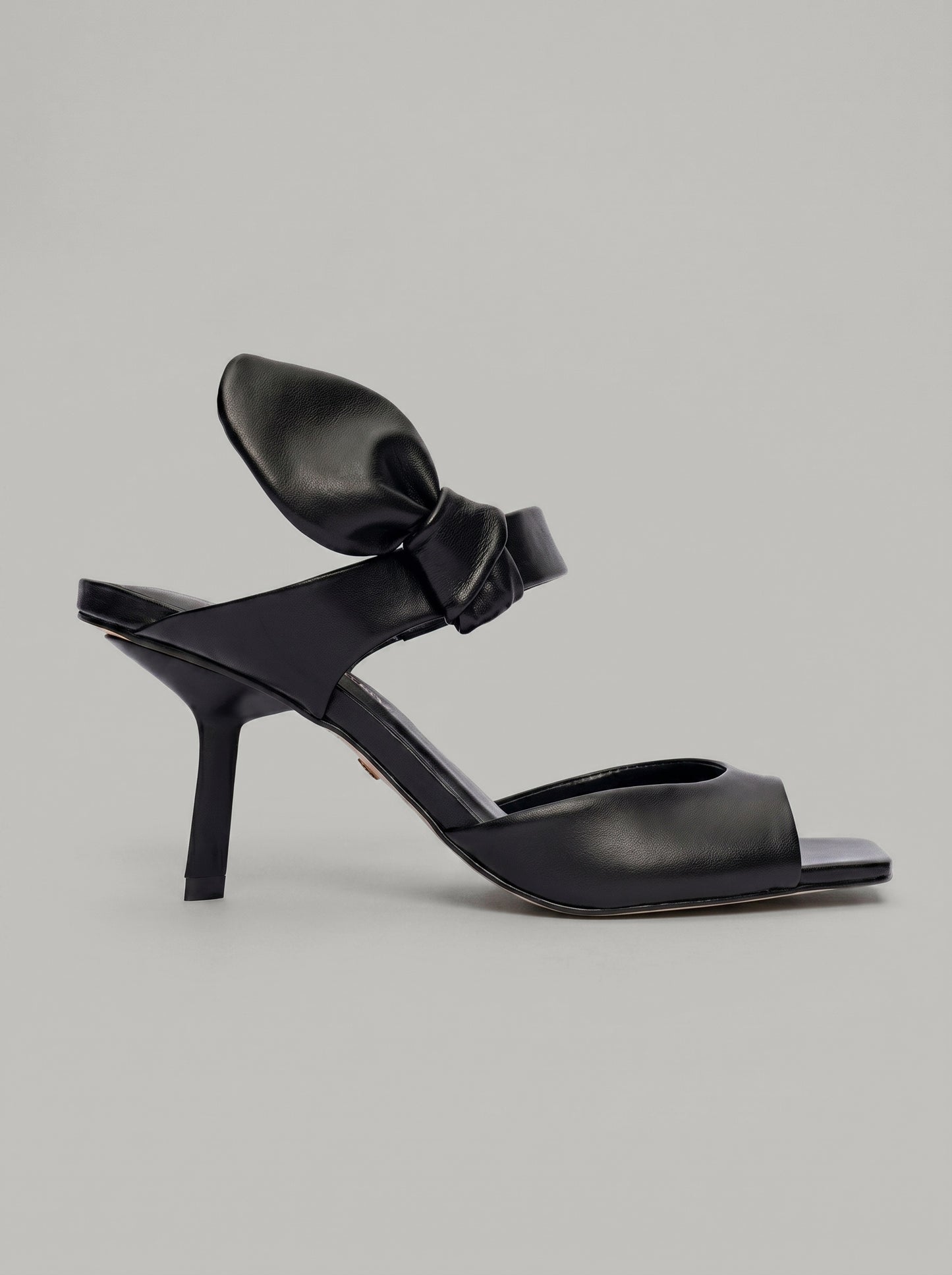 Capsule - Elise Black