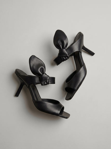 Capsule - Elise Black