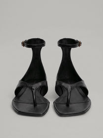 Capsule - Liam Black Flat