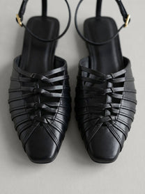 Capsule - Daisy Black