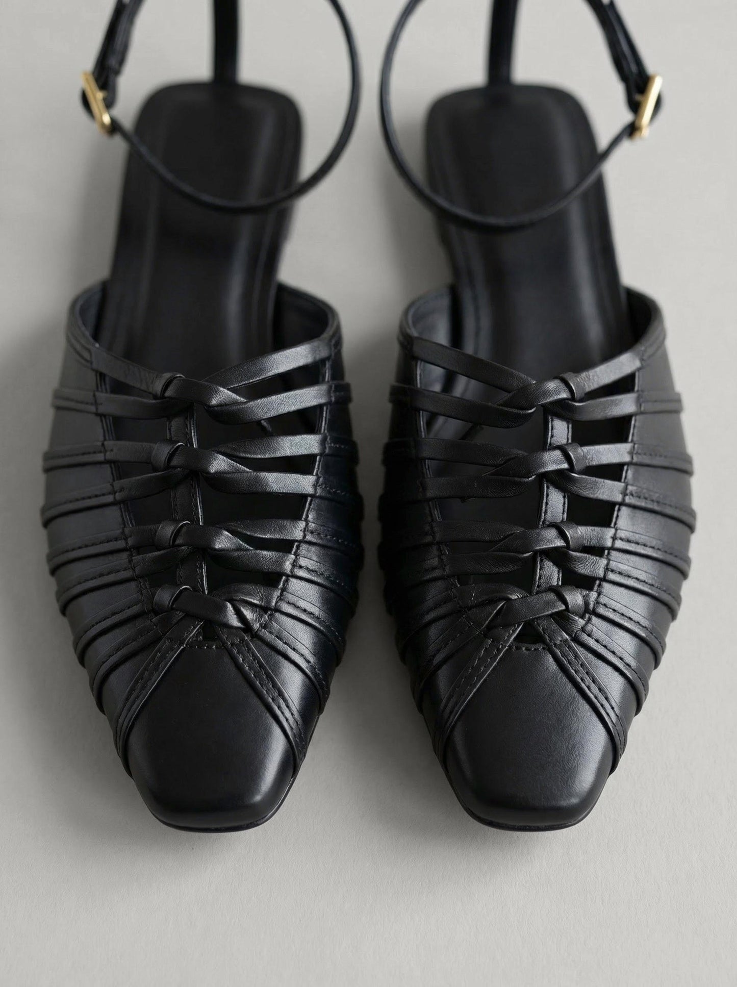 Capsule - Daisy Black