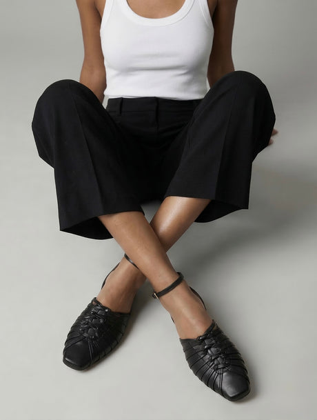 Capsule - Daisy Black