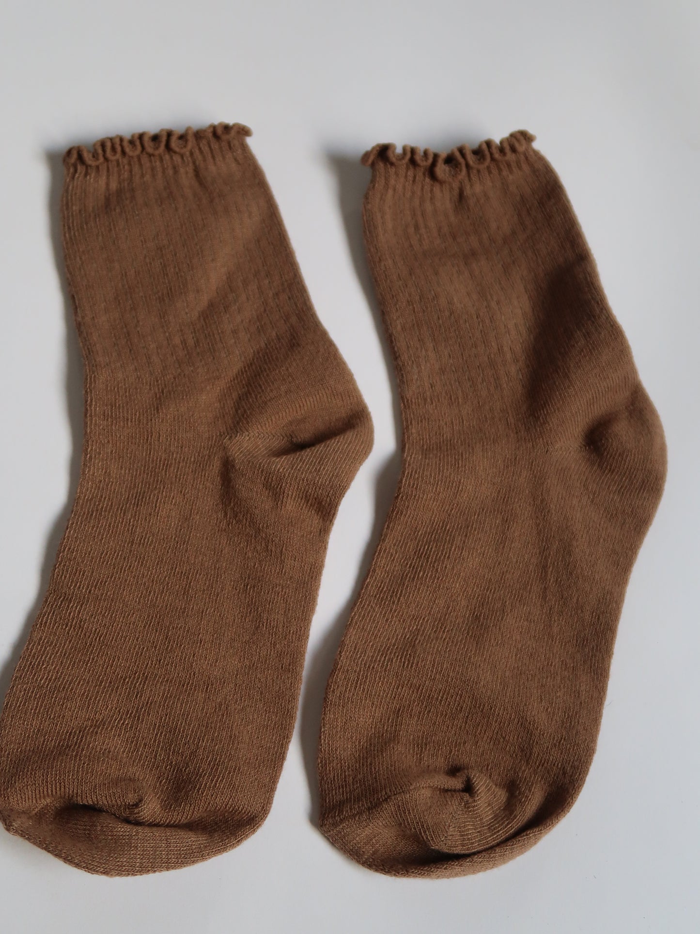 גרביים חומים סיומת גלית