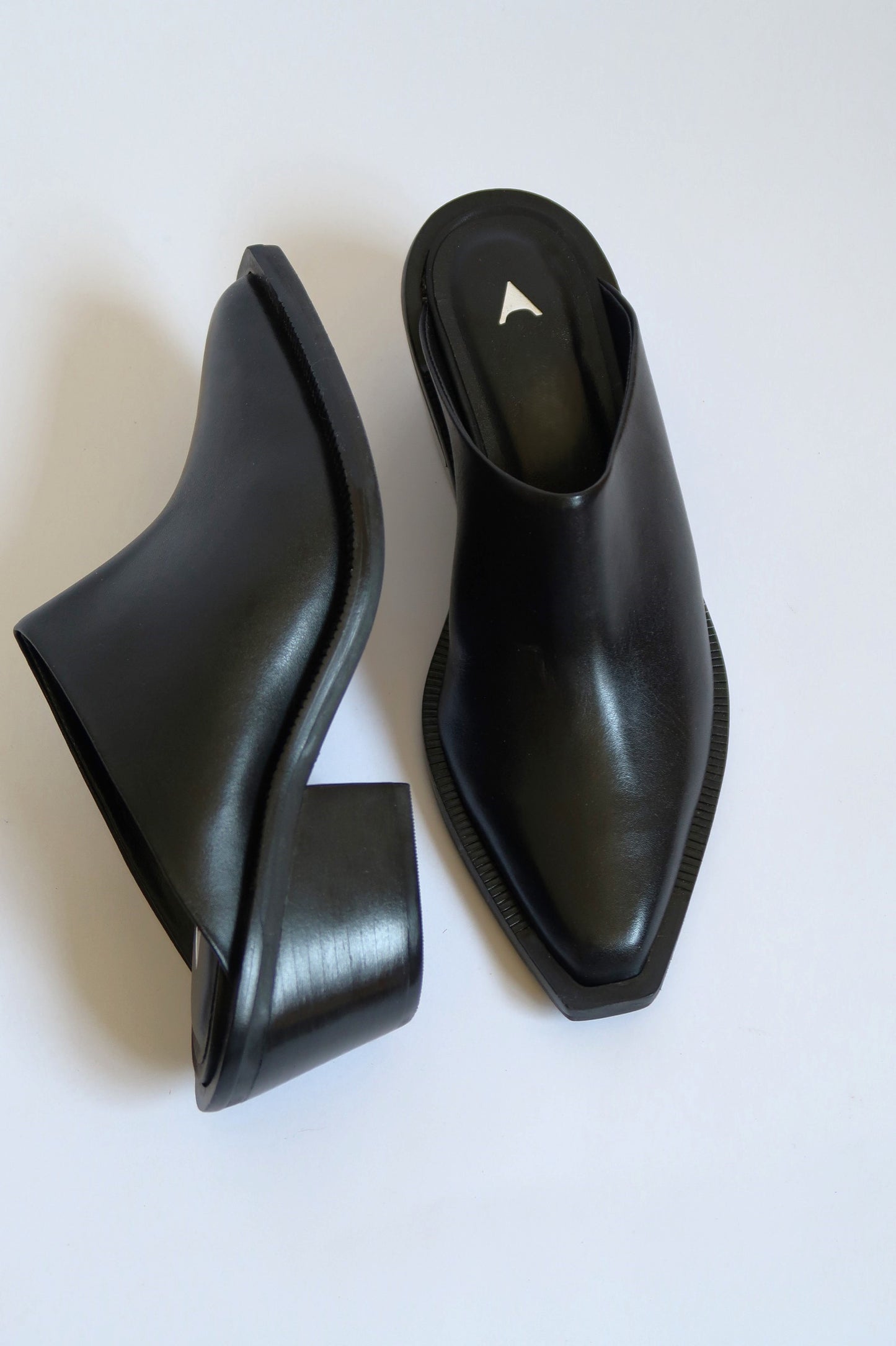 Capsule - Santana Black