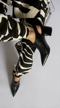 Capsule - Emory Black