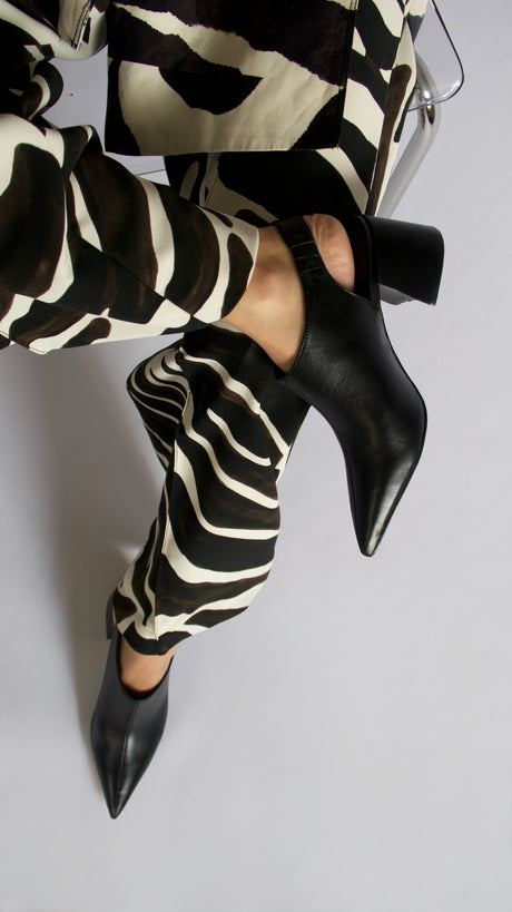 Capsule - Emory Black