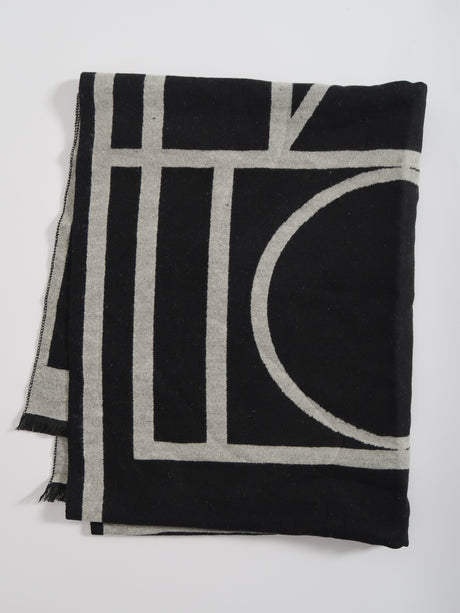 Bright geometric spotted scarf