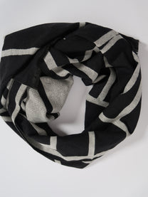 Bright geometric spotted scarf