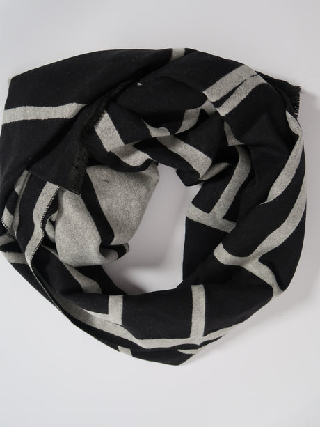 Bright geometric spotted scarf