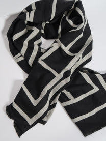 Bright geometric spotted scarf