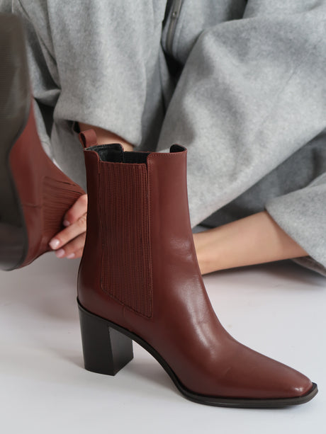 Studio - Vittoria Brown