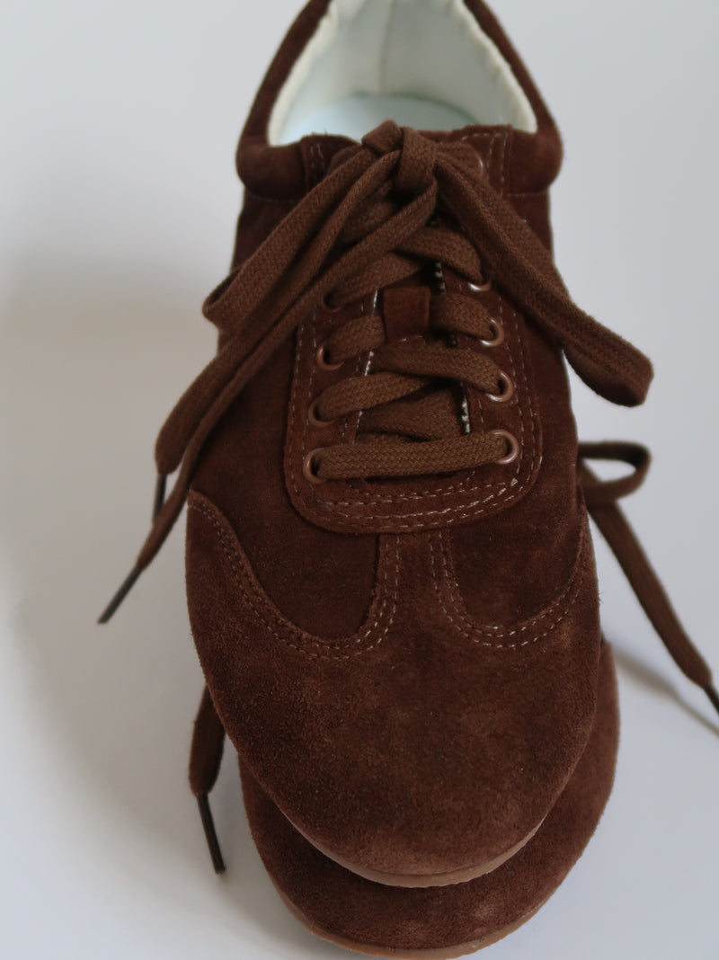 נעליים חומות