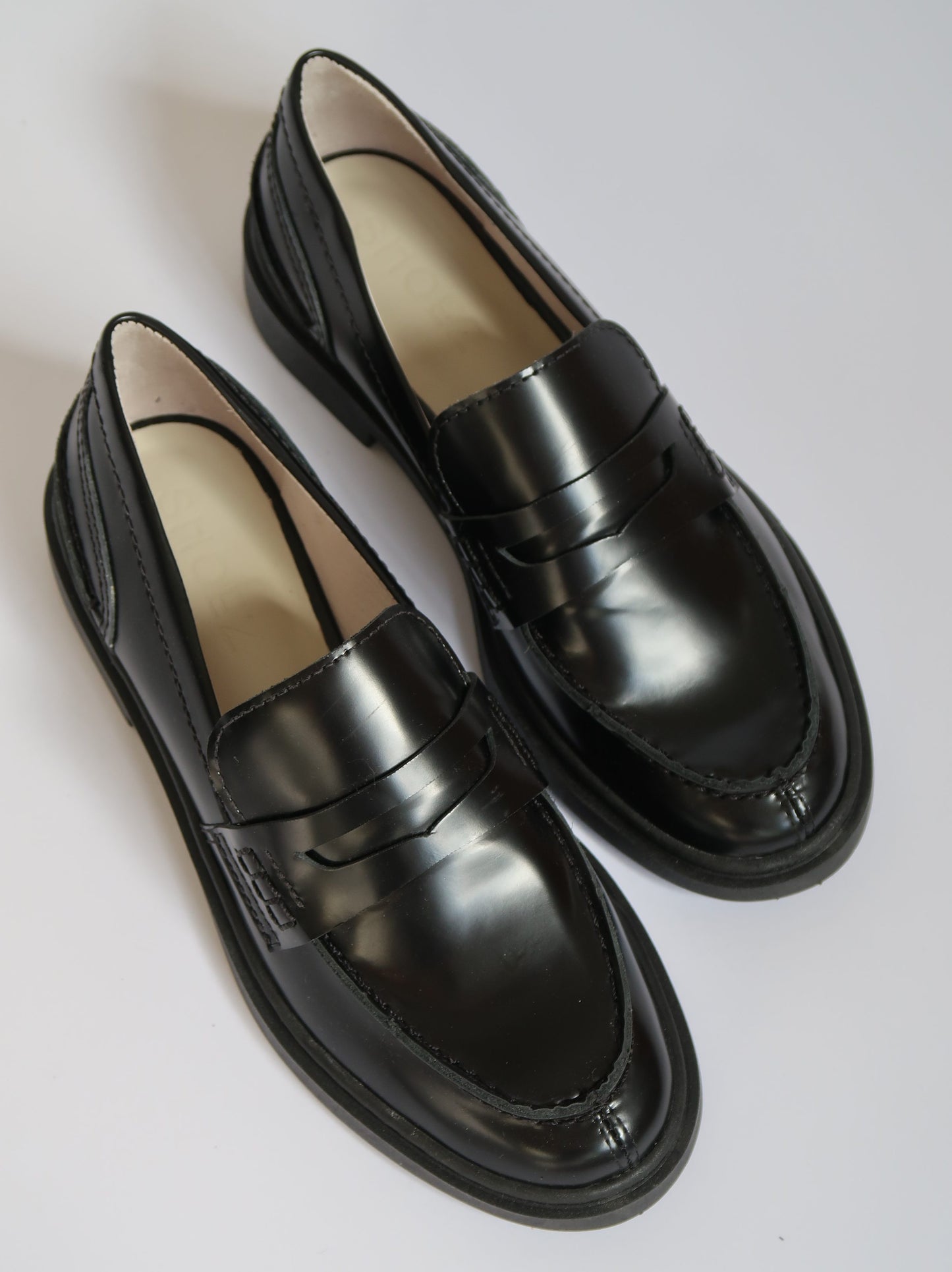 נעליים שחורות