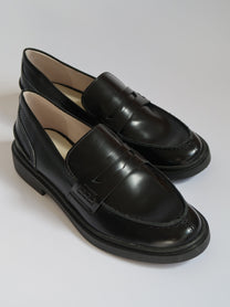 נעליים שחורות