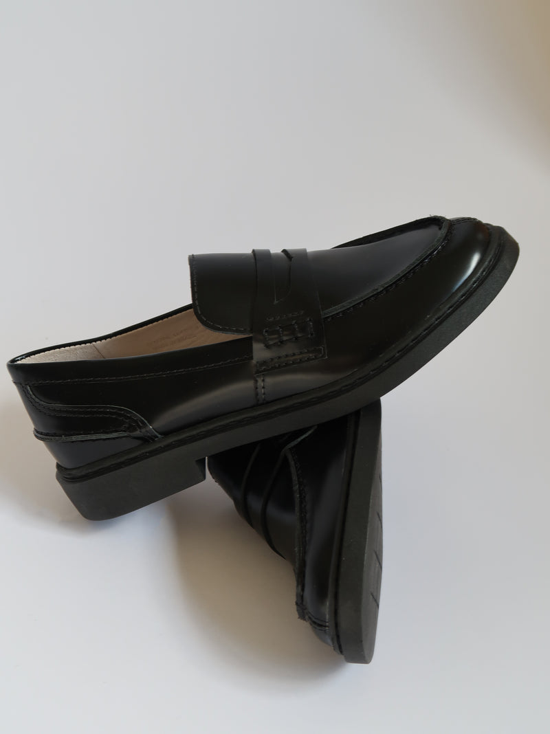 נעליים שחורות