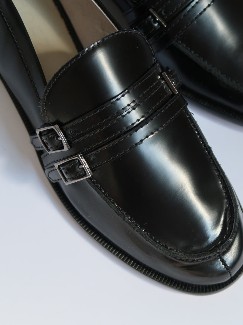 נעליים שחורות