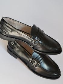 נעליים שחורות