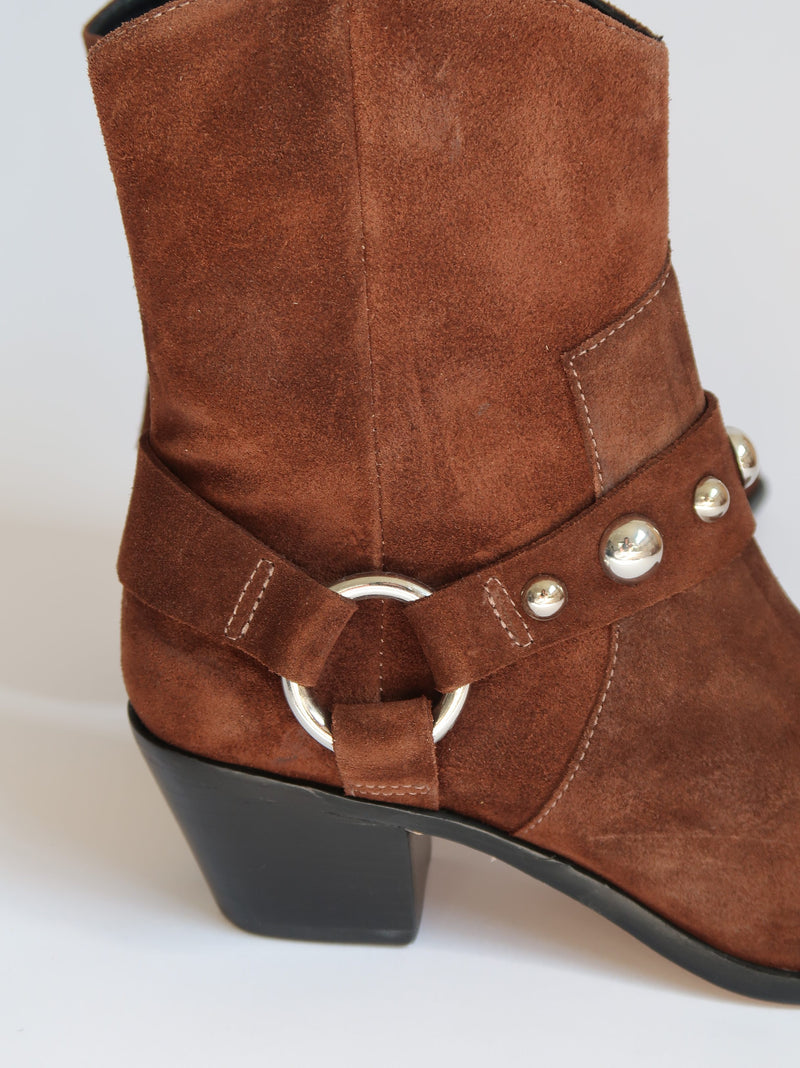 מגפיים גבוהים