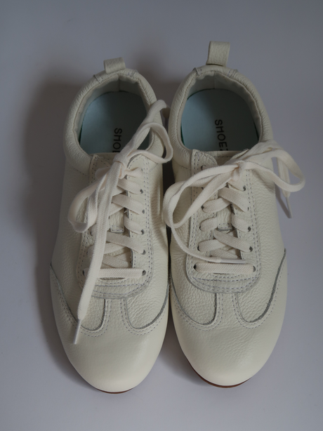 נעליים לבנות