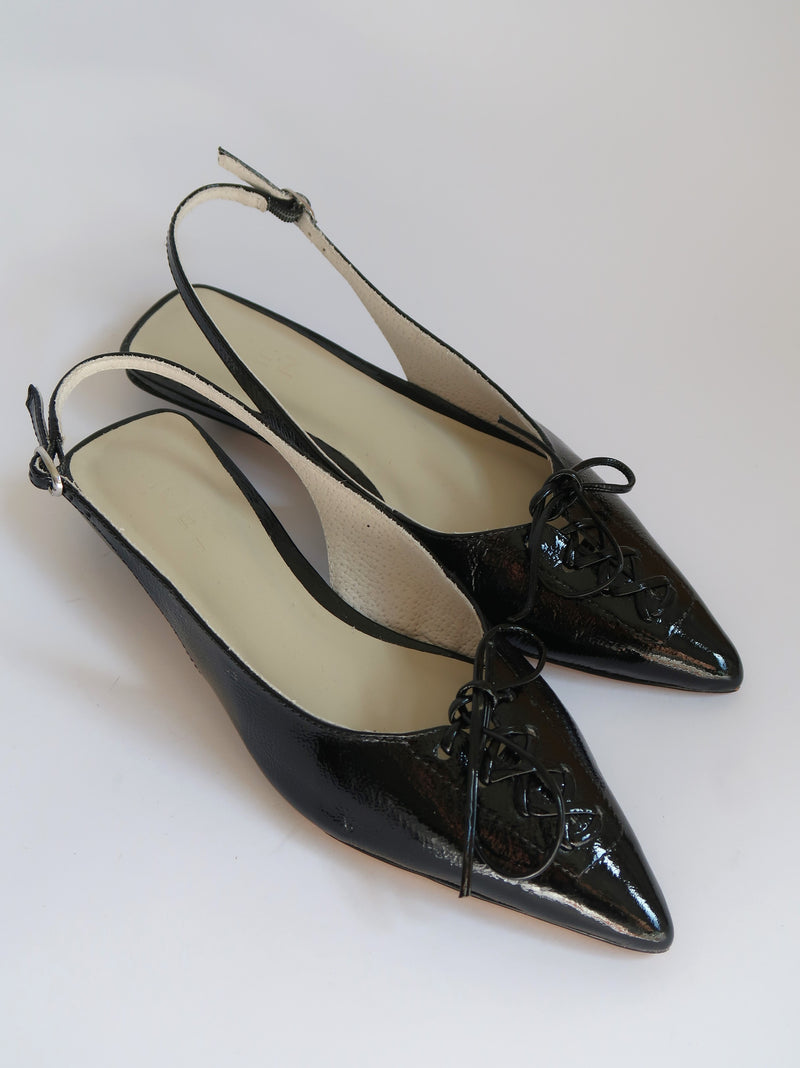 עקבים שחורים לנשים