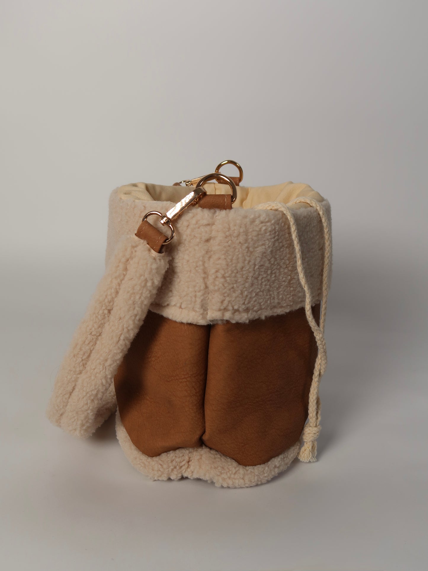 תיק באקט חום טדי