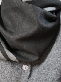 צעיף גאומטרי שחור אפור