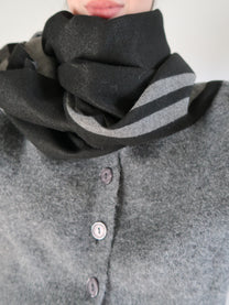 צעיף גאומטרי שחור אפור