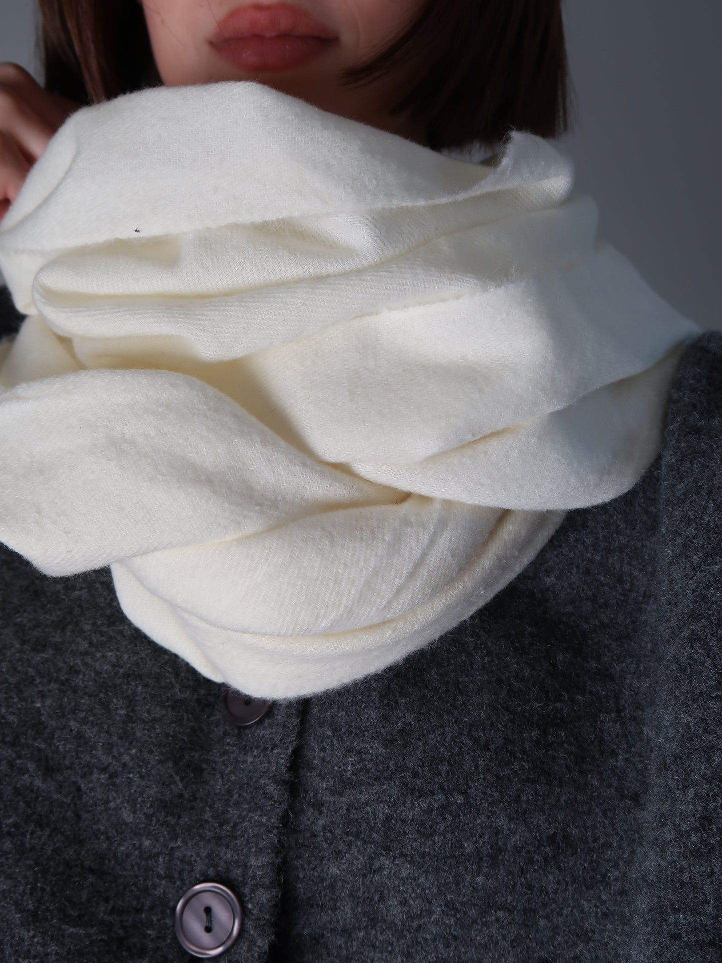 צעיף קרם חלק