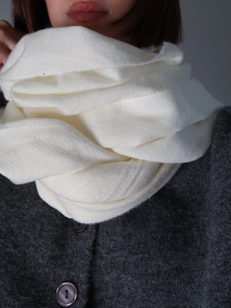 צעיף קרם חלק