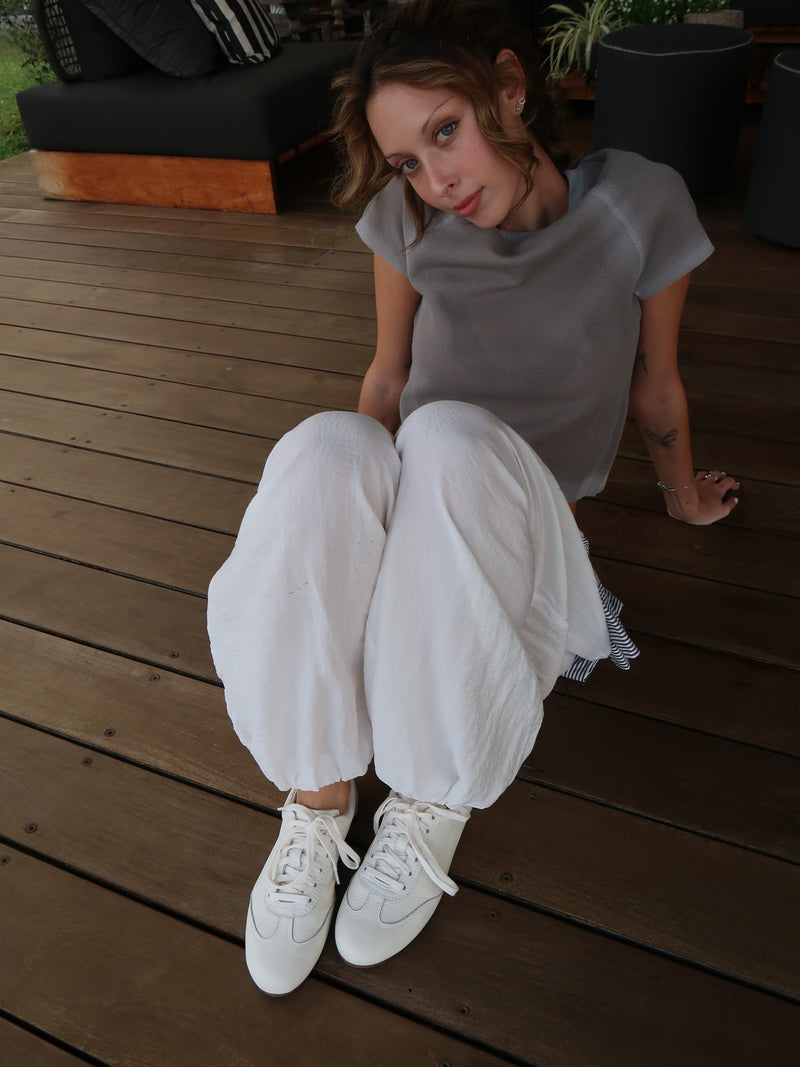 נעליים לבנות