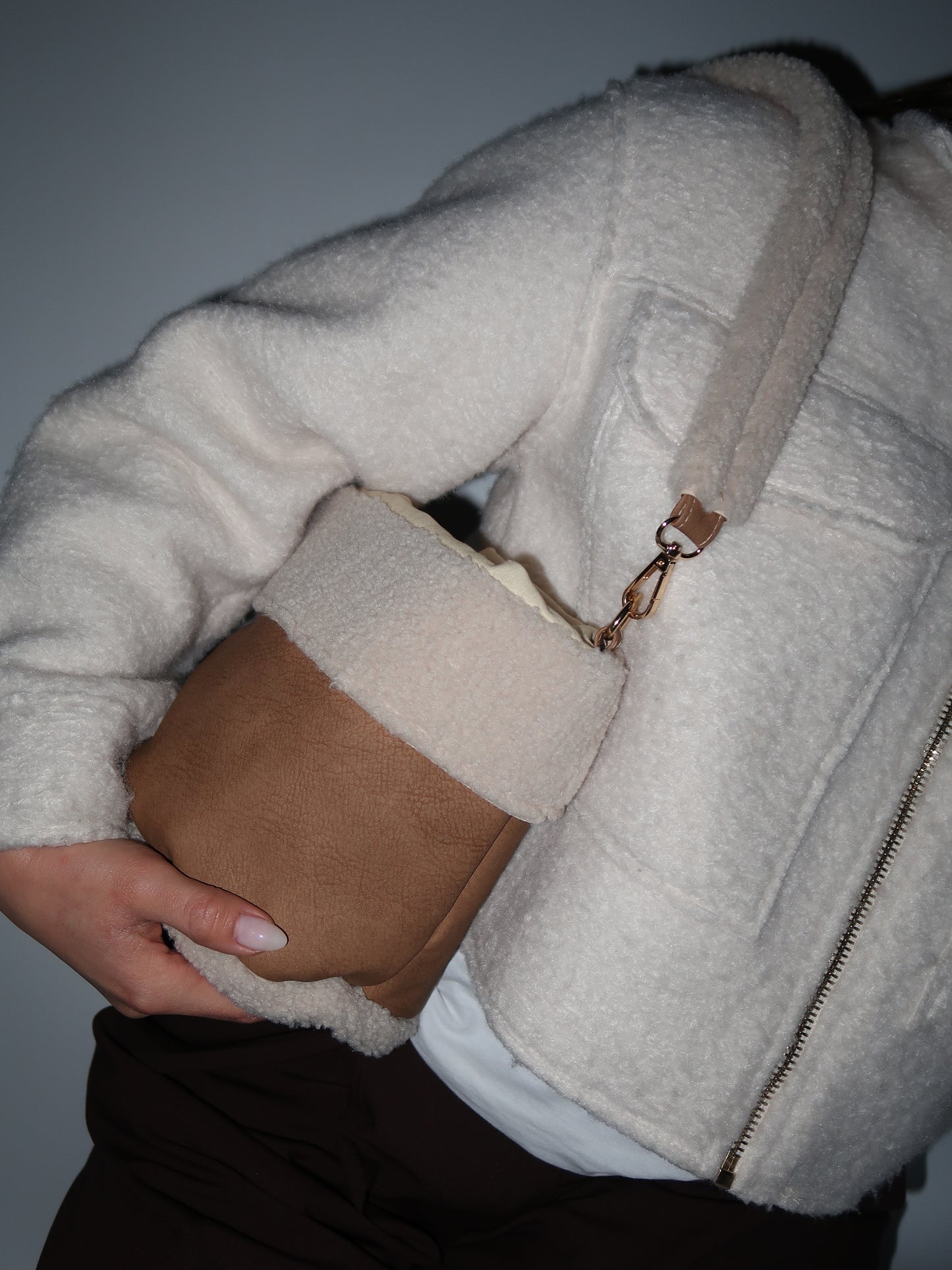 תיק באקט חום טדי