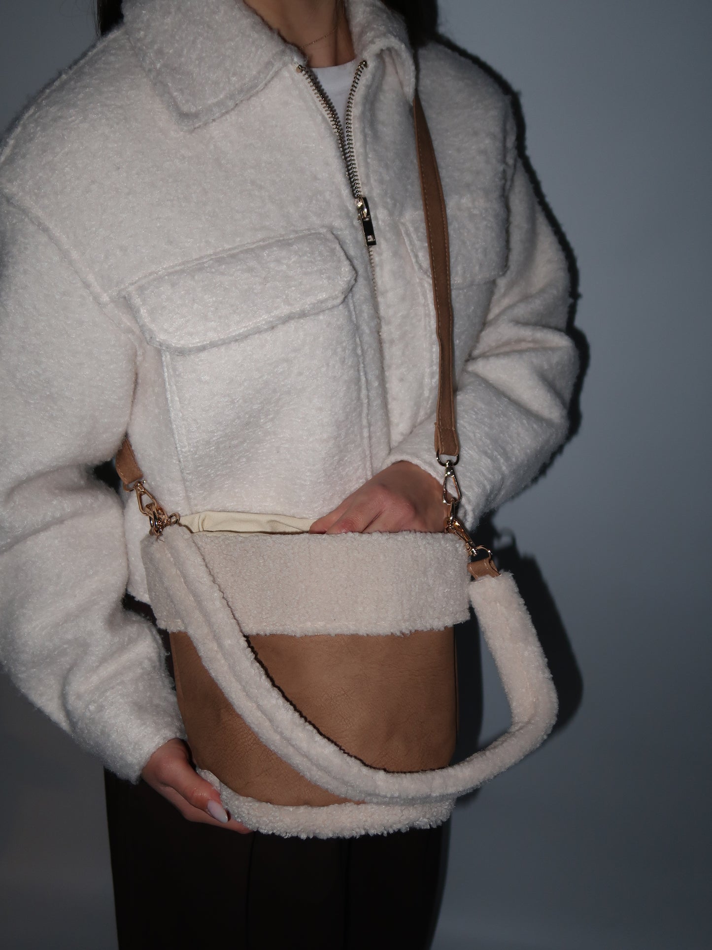 תיק באקט חום טדי