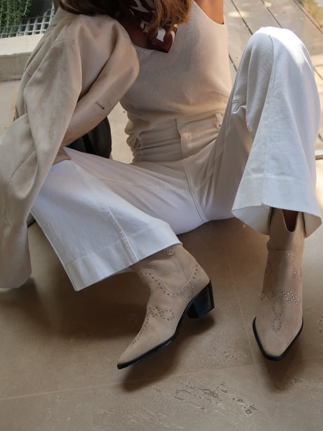 מגפיים גבוהים לנשים