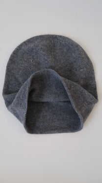 כובע צמר אפור