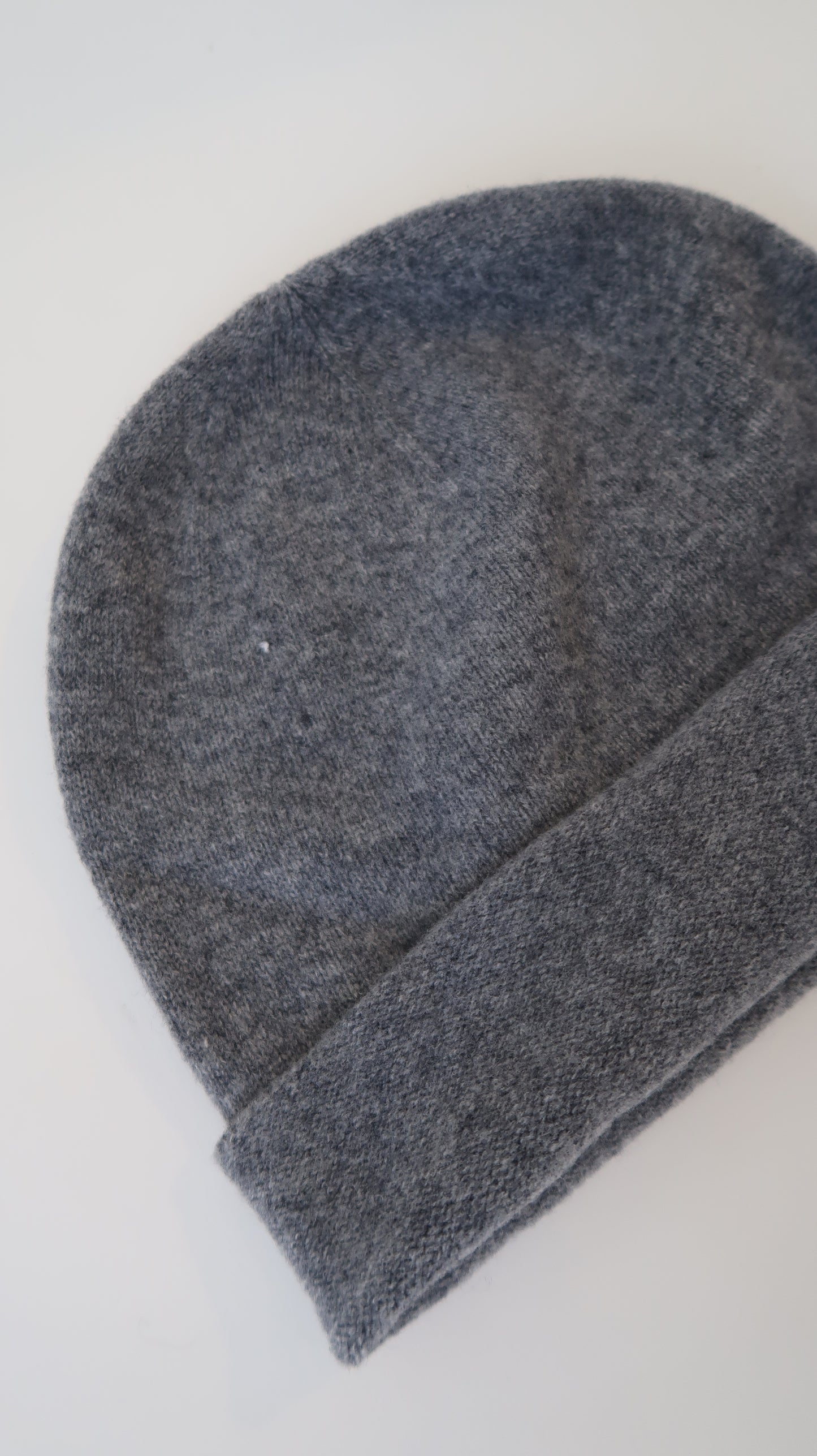 כובע צמר אפור