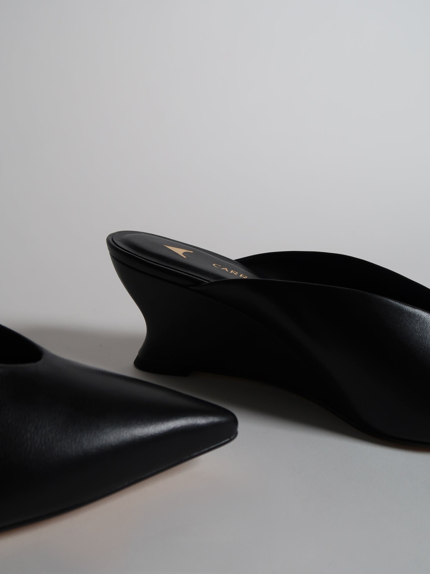 Capsule - Muse Black