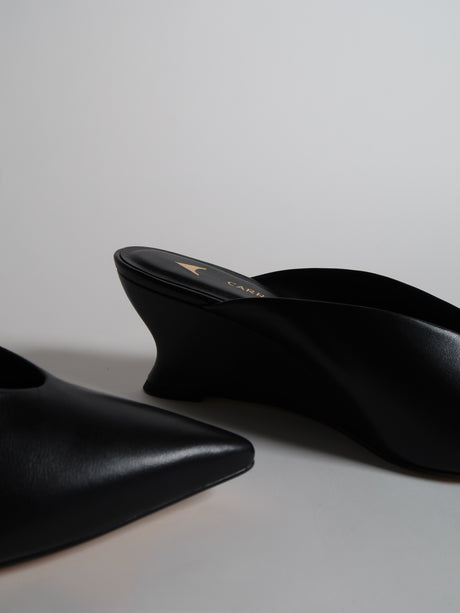 Capsule - Nomi Black
