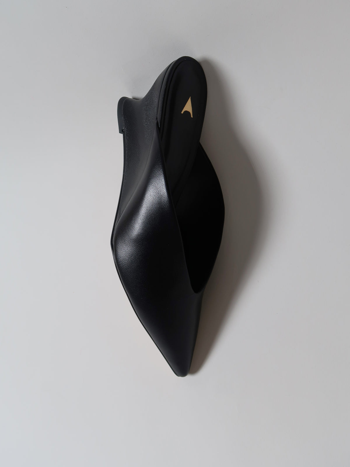 Capsule - Nomi Black