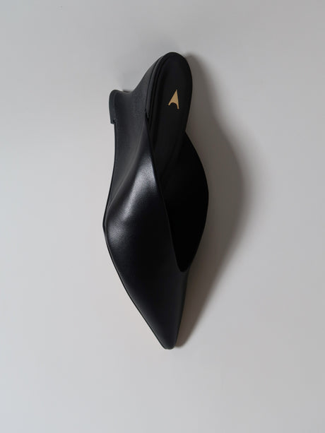 Capsule - Nomi Black
