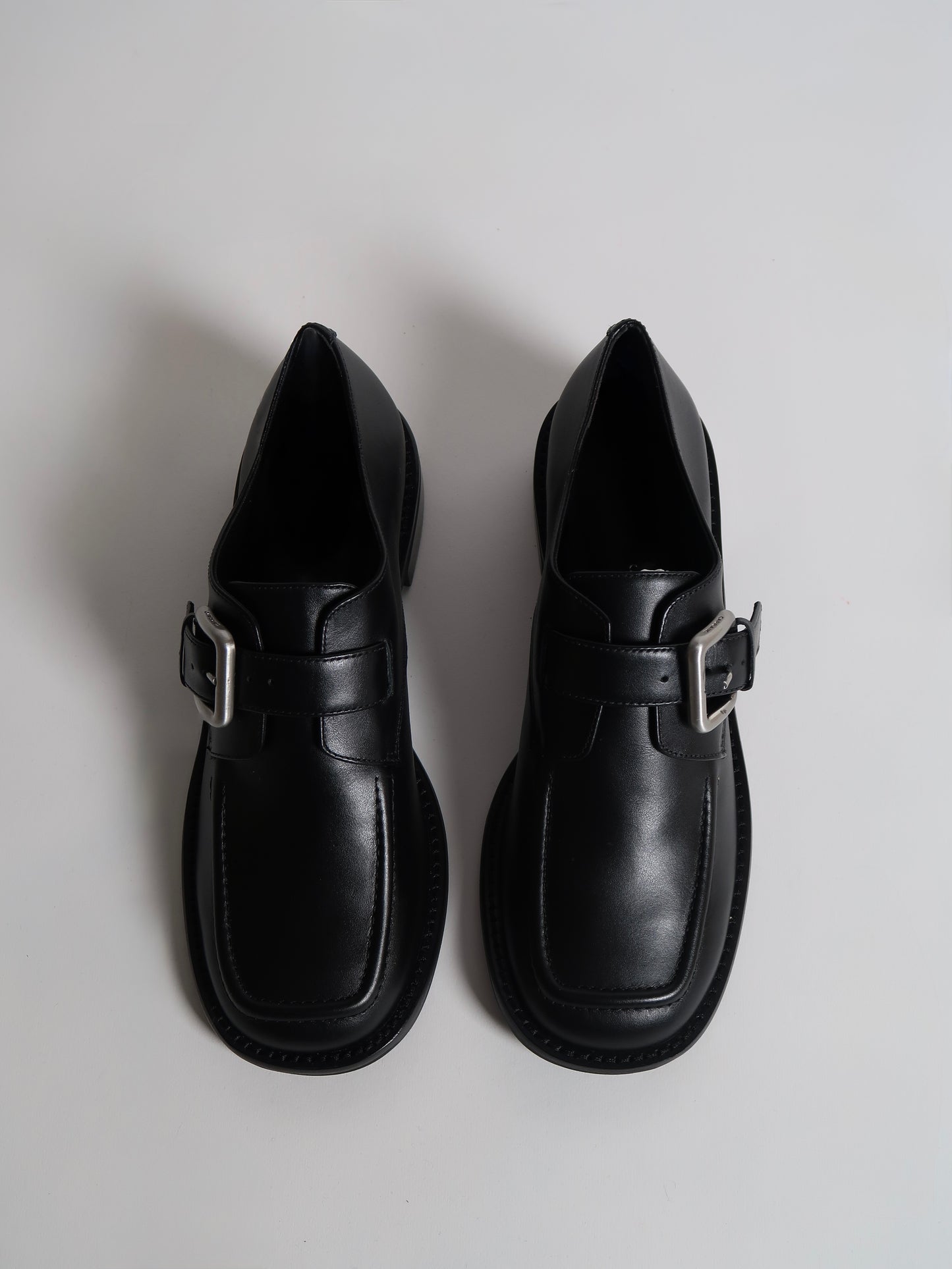 Capsule - Riven Black