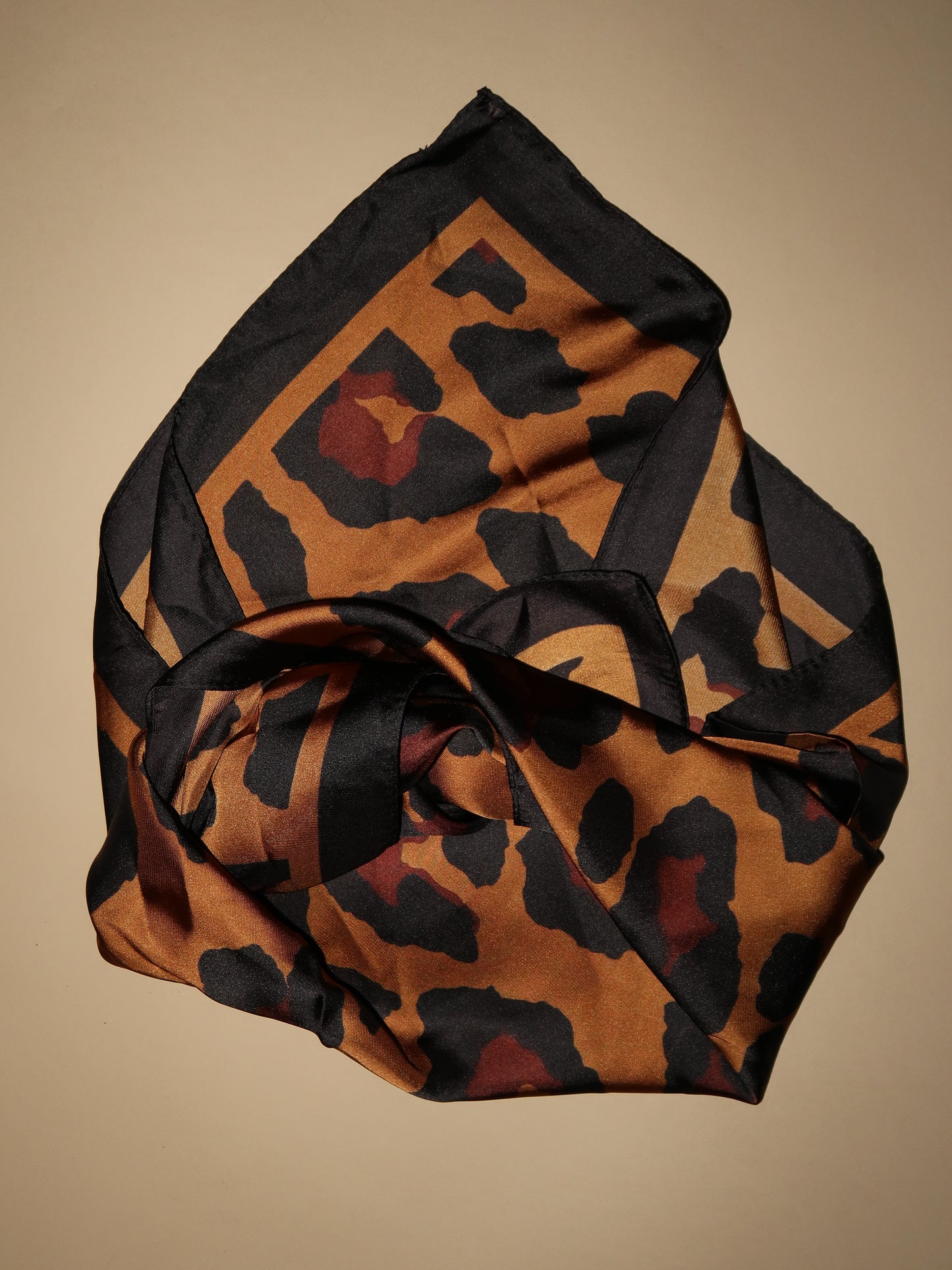 מטפחת מנומרת