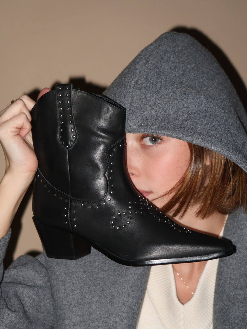 מגפיים גבוהים שחורים