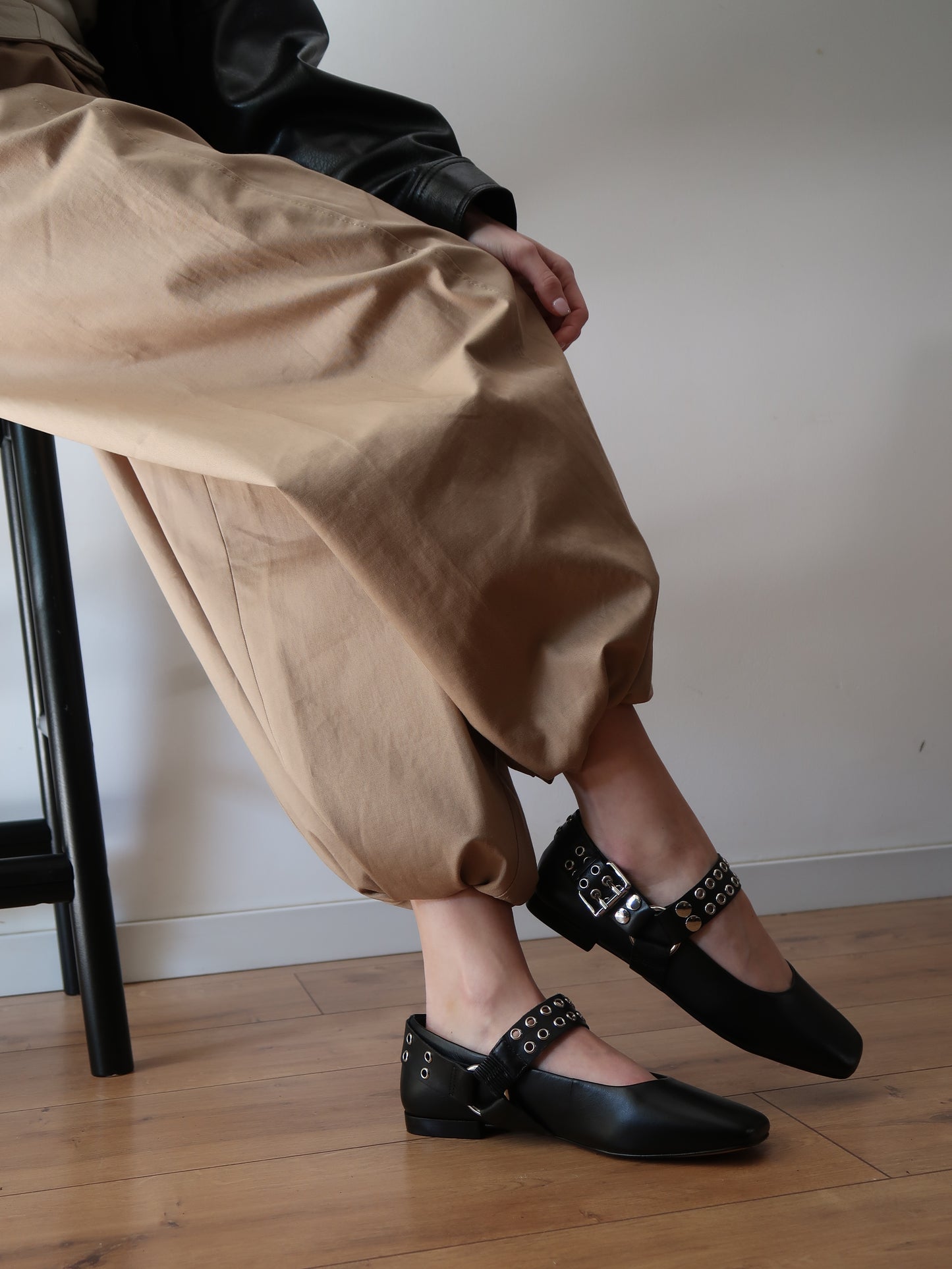 Capsule - Floyd Black